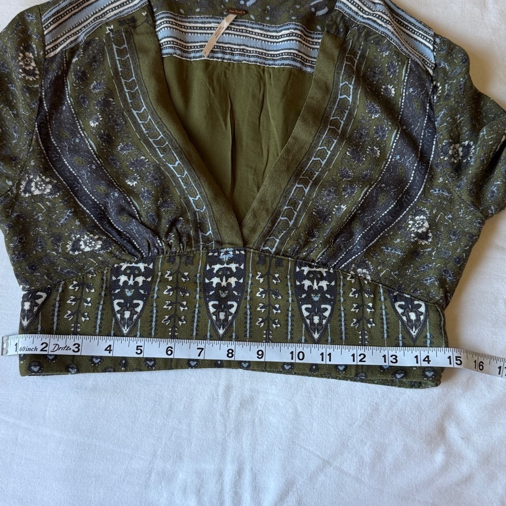 Free People Olive & Blue Patterned V-Neck Cropped Top - Picture 10 of 11